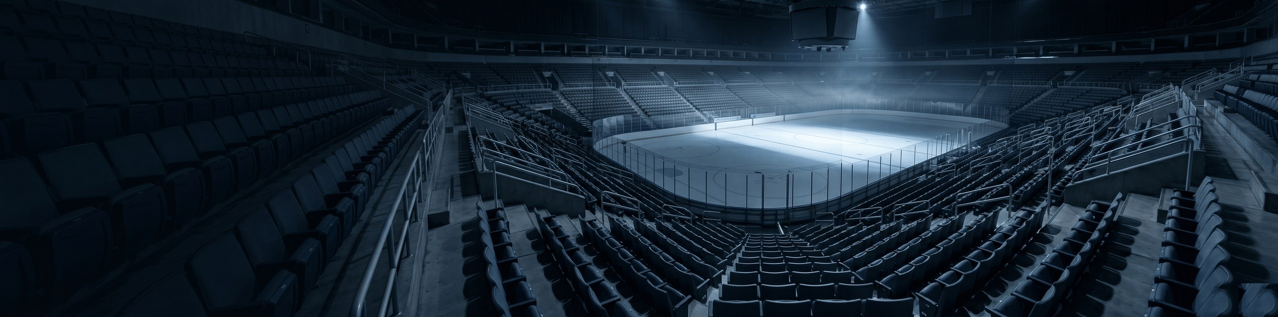 Tom ishockeyarena i kaldt lys